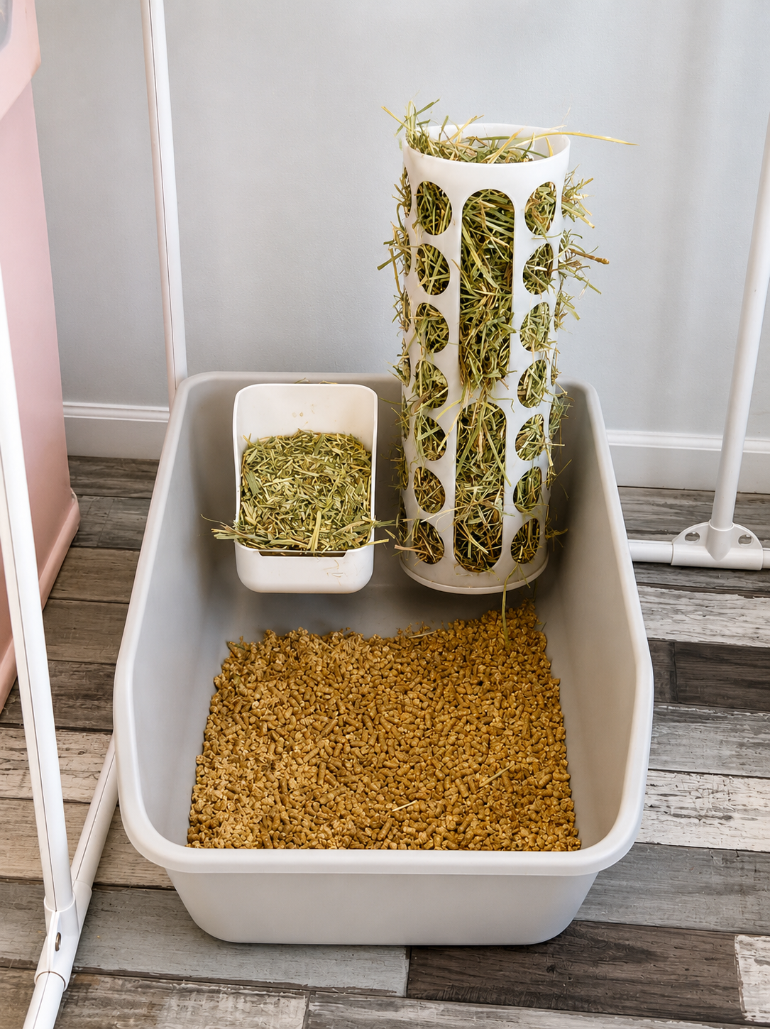 BUNNY CAFE Litter Tray + Feed Dish + Hay Rack